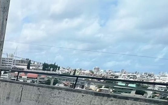 屋上から見た街並みと屋根