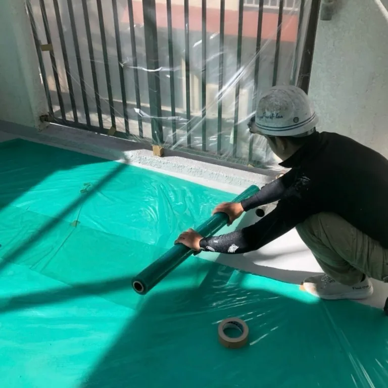 築30年戸建て住宅の外壁塗り替え工事｜初めてのメンテナンスで安心・快適な住まいへ（施工の様子）