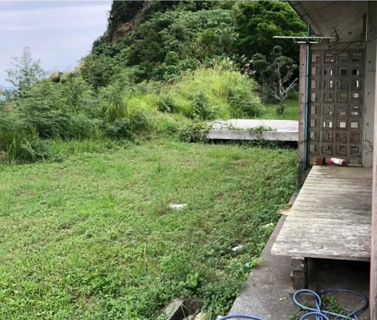 琉球石灰岩を用いたテラス塀の施工｜沖縄の自然と調和する景観美を実現（施工前）