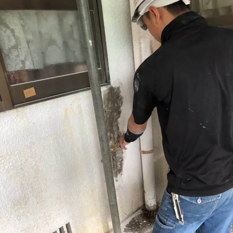 築30年 戸建て住宅の初めての外壁塗装とウレタン防水工事｜ご近所様からのご紹介でご依頼へ（施工の様子）