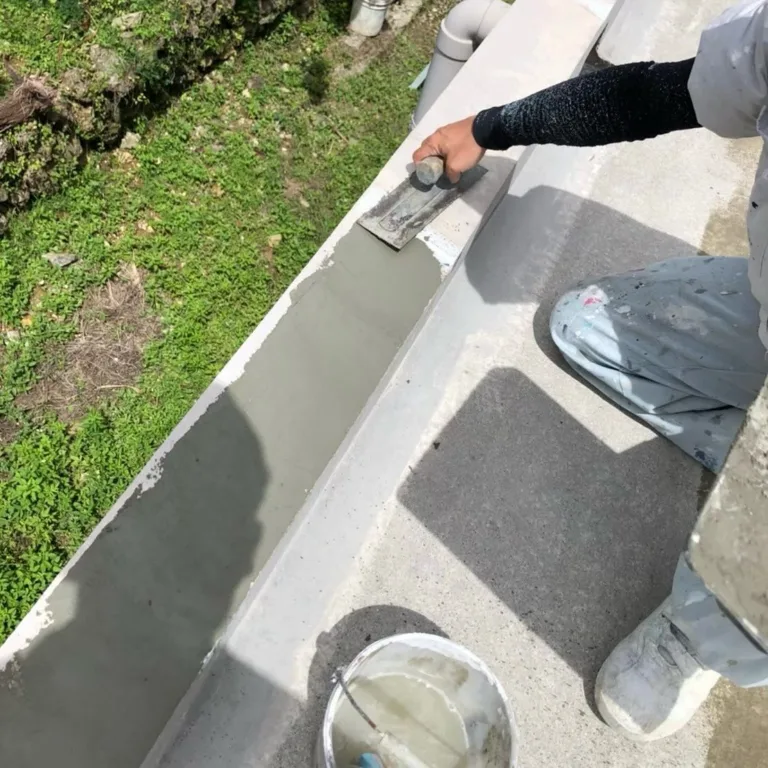 築15年戸建て住宅の屋上ウレタン防水工事｜劣化進行前のタイミングで最適施工（施工の様子）