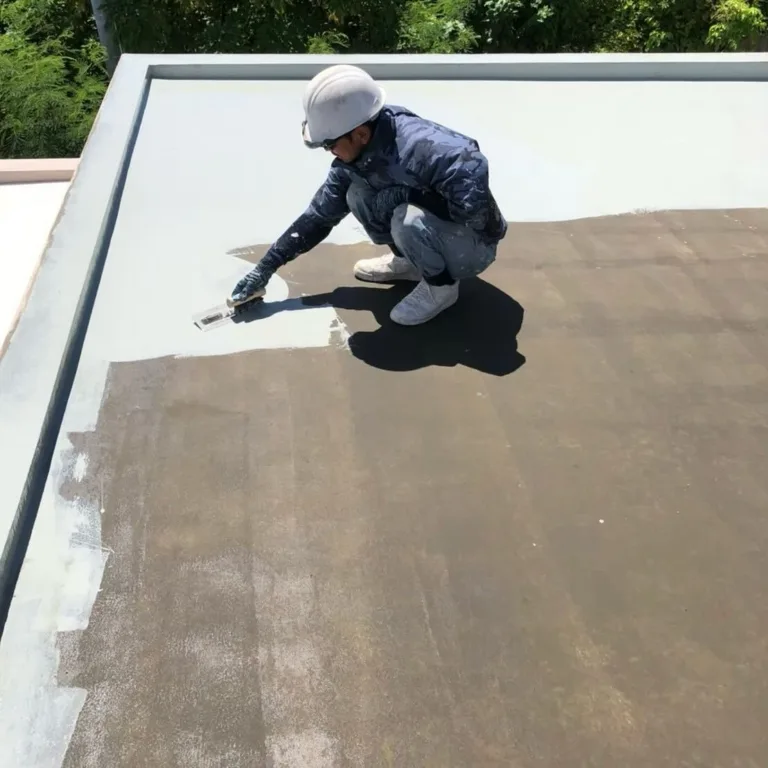 築15年戸建て住宅の屋上ウレタン防水工事｜劣化進行前のタイミングで最適施工（施工の様子）