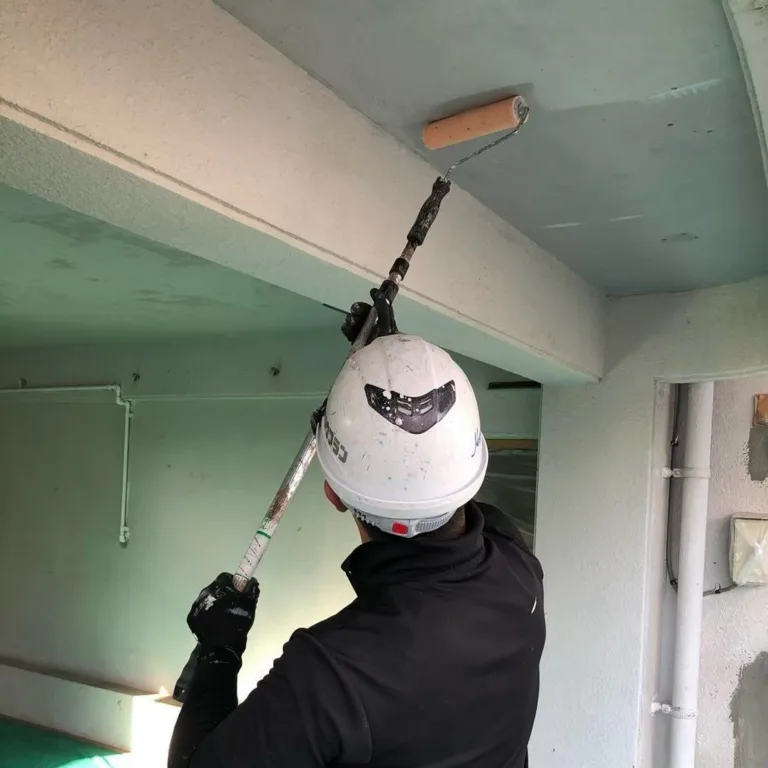 戸建て住宅の外壁塗装工事｜高耐久塗料で美観と耐久性を両立したリフォーム事例（沖縄）（施工の様子）