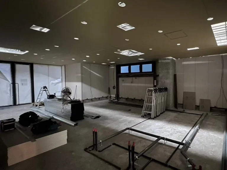 沖縄で美容室の新装工事ならお任せください｜空間デザインから施工まで対応（施工の様子）